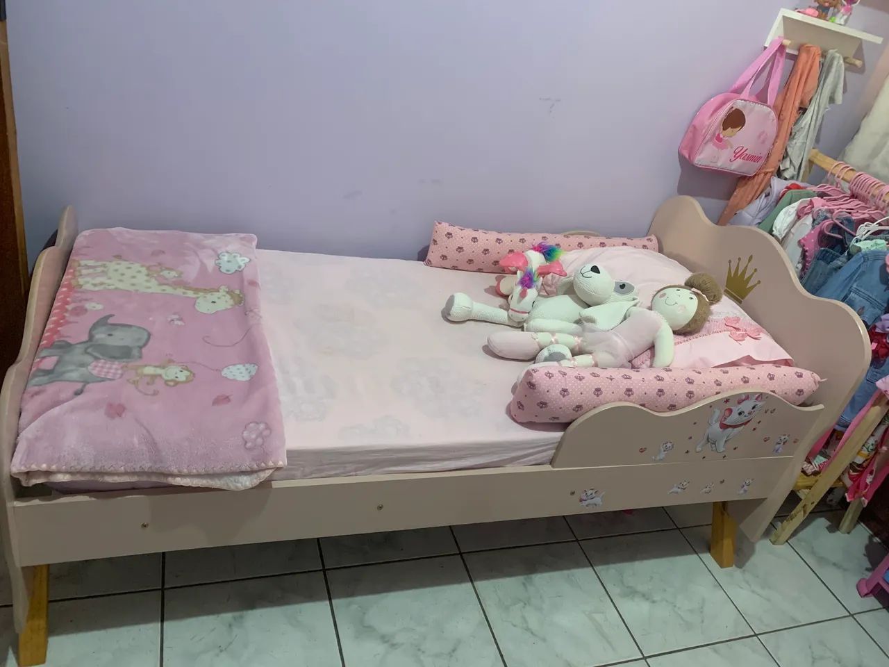 Cama infantil com colchão 