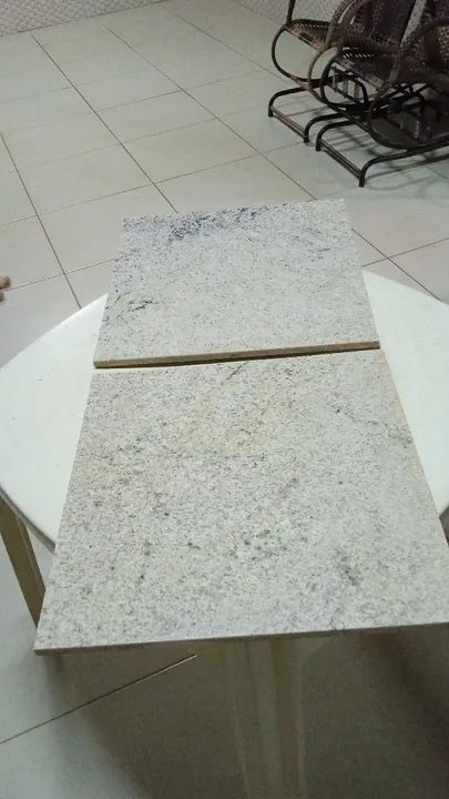43 PEDRAS 0,50 X 0,50 COM ESPESSURA 1,5 CM GRANITO BRANCO SIENA