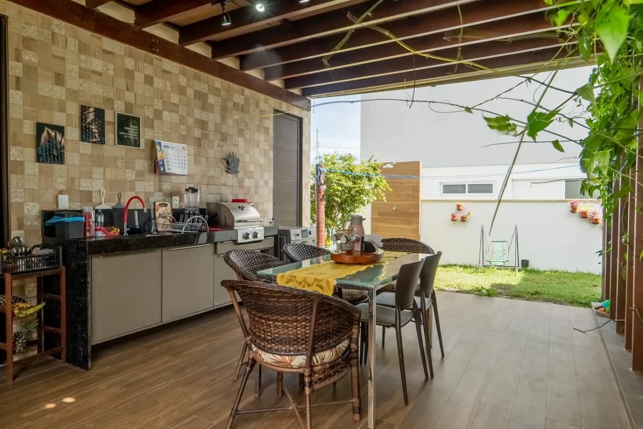 Excelente casa em Condomínio Fechado, 3 qts + DCE, 2 vgs