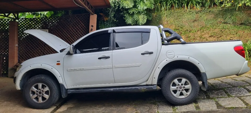Mitsubish Triton GLS 2013 Branco Motor 3.2 Diesel 4x4 177000 kms.