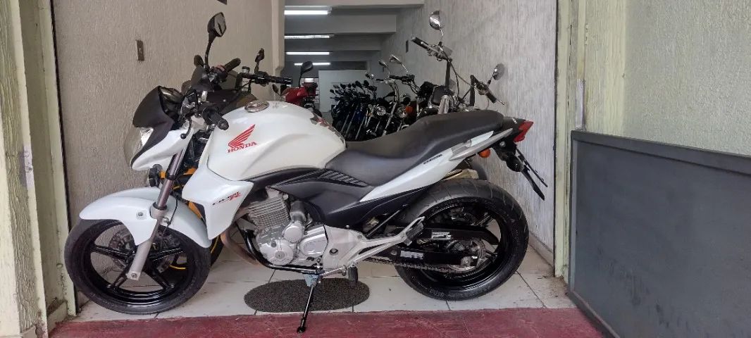 HONDA CB 300R FLEX 2014 BRANCA IMPECAVEL E COM GARANTIA TOTAL - Foto 2