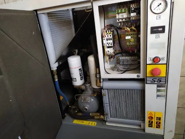 Compressor Parafuso Revisado 7,5 HP - Chicago Pneumatic -S5 Vazão 28 pcm - 7,5 bar  - Foto 2