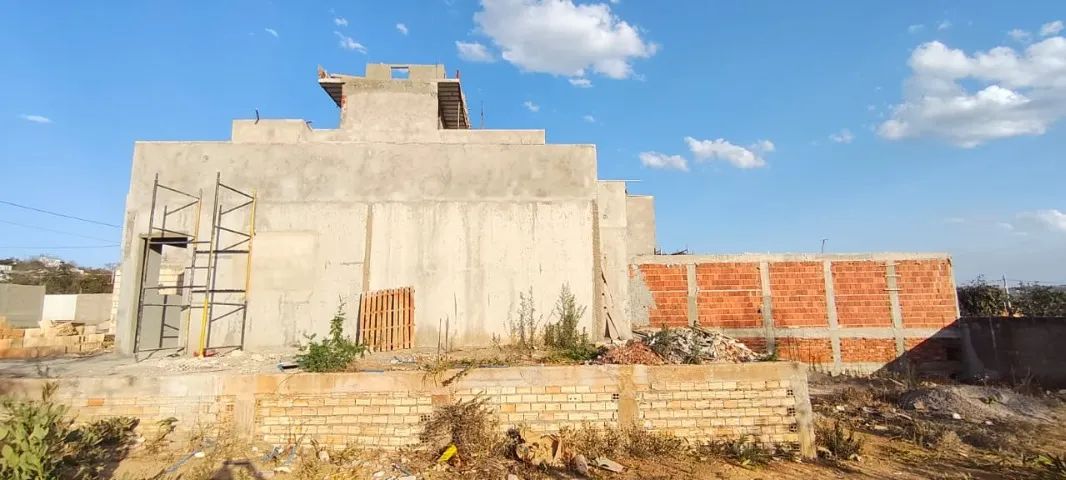 Casa com 3 Quartos, inacabada - Aceita Troca - Foto 3