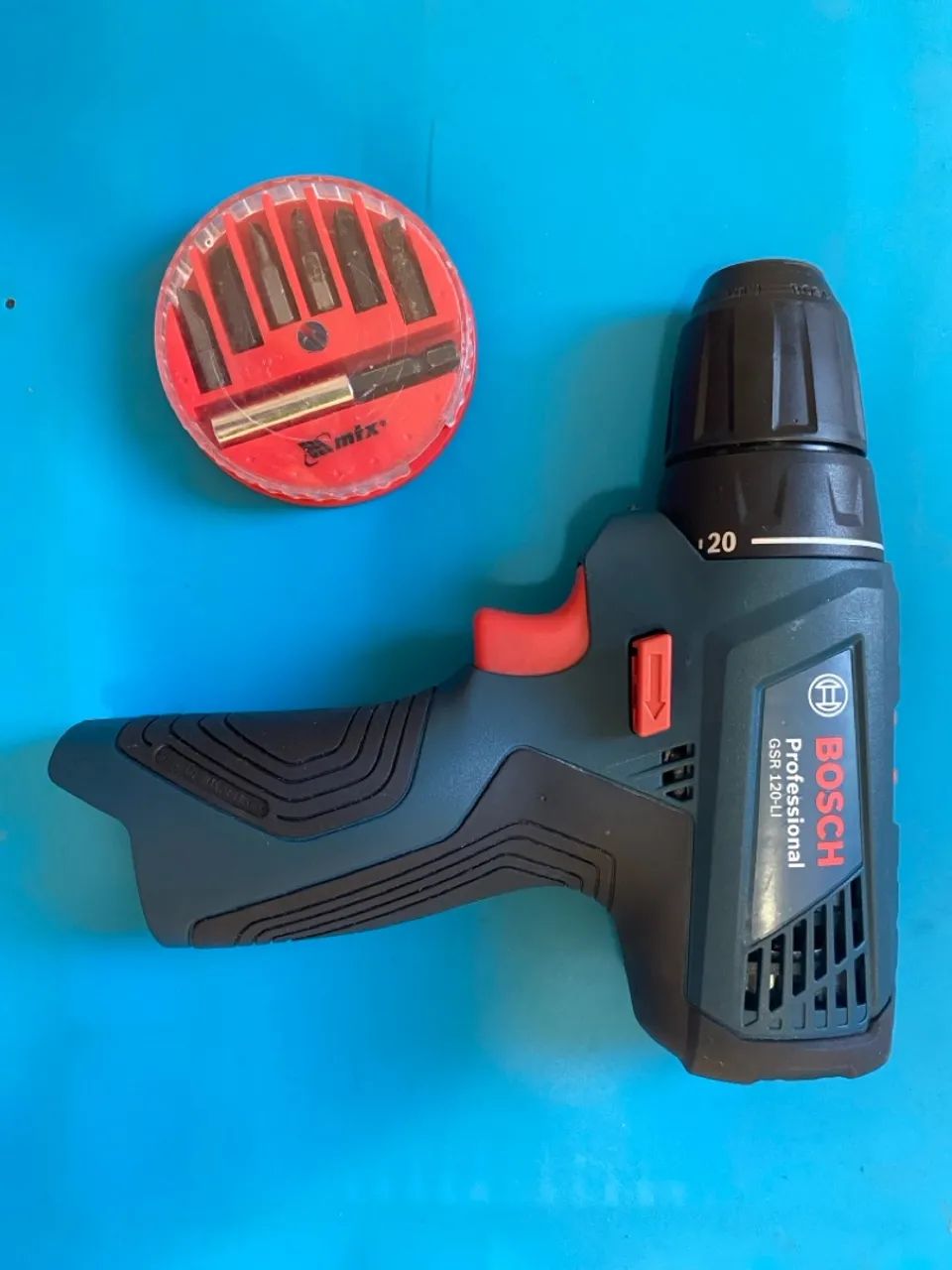 Oportunidade! Parafusadeira/Furadeira Bosch GSR 120-LI