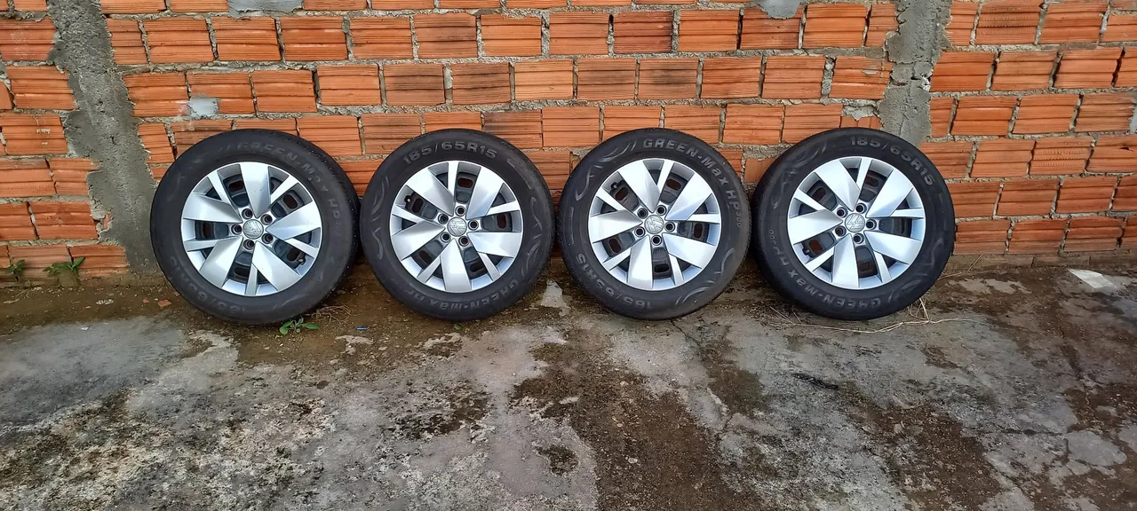 Jogo de rodas 165/65R15