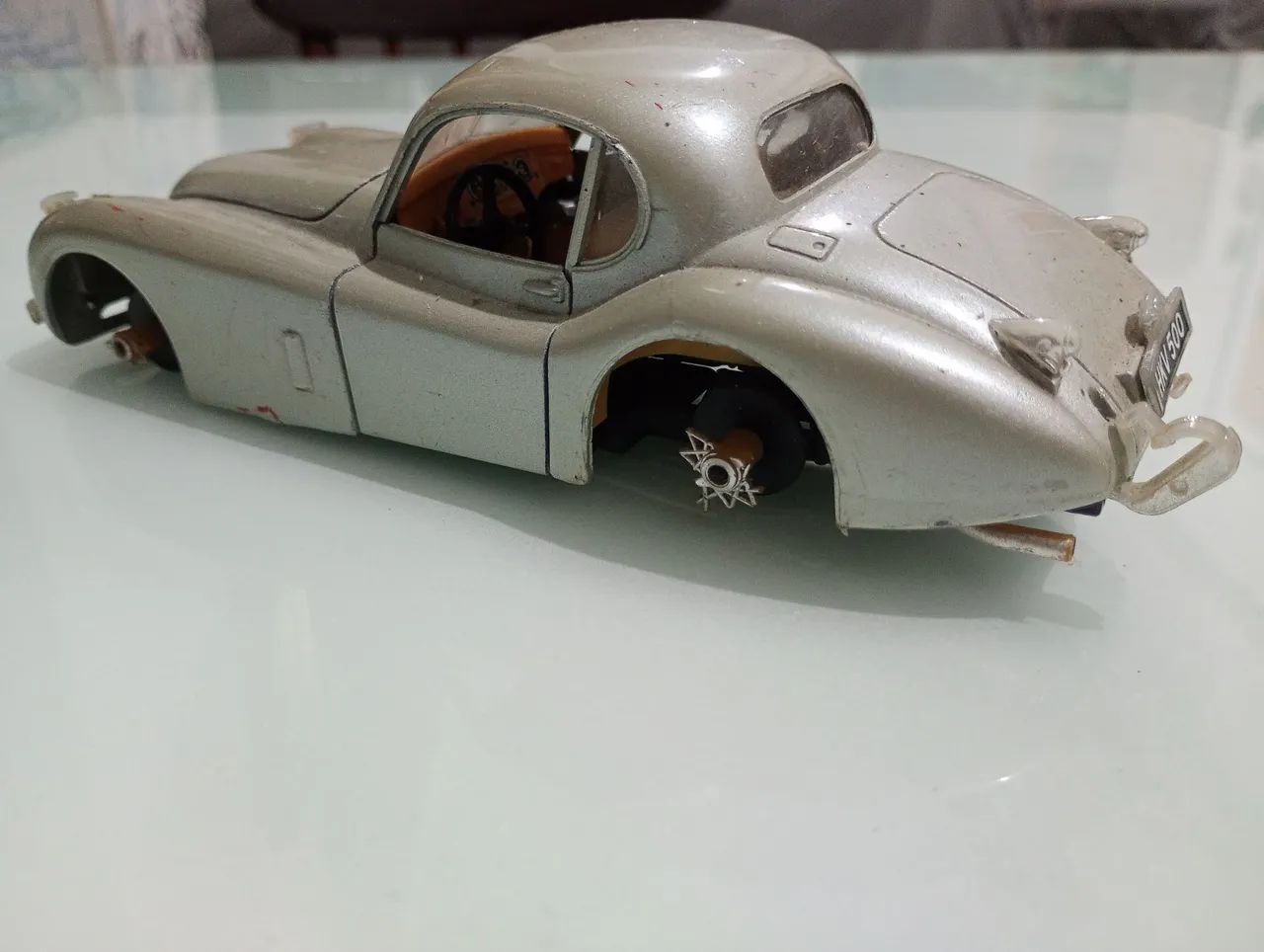 Miniatura Jaguar XK120 1948 Escala 1/24 Burago(sem as rodas/restauro) - Foto 3