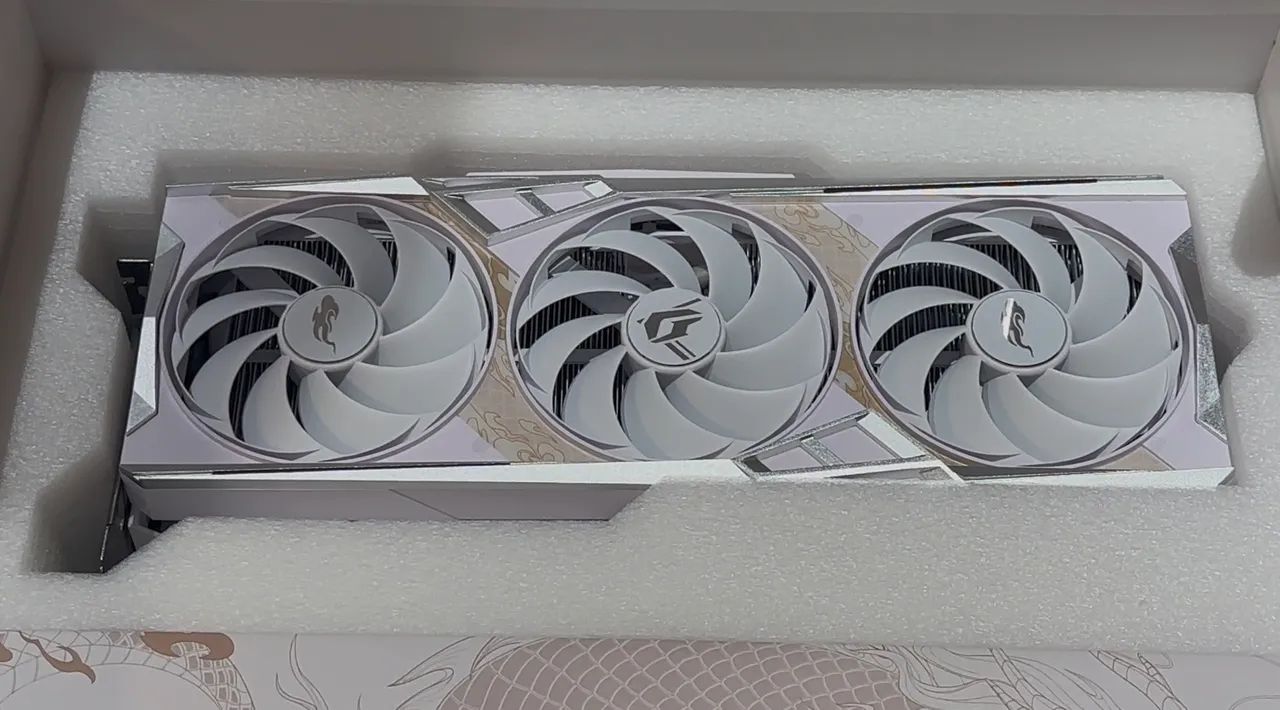 Placa de Vídeo GeForce RTX 4080 SUPER IGAME Dragon - Foto 2