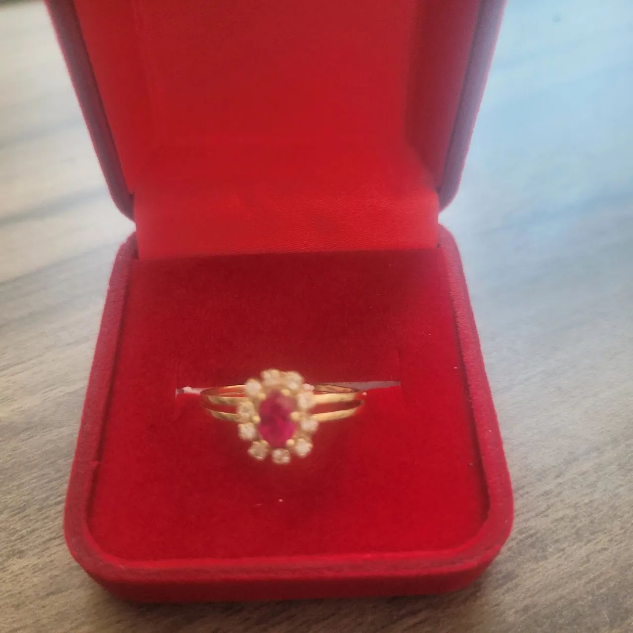 Anel de ouro 18 k 750 com pedras brasileiras 