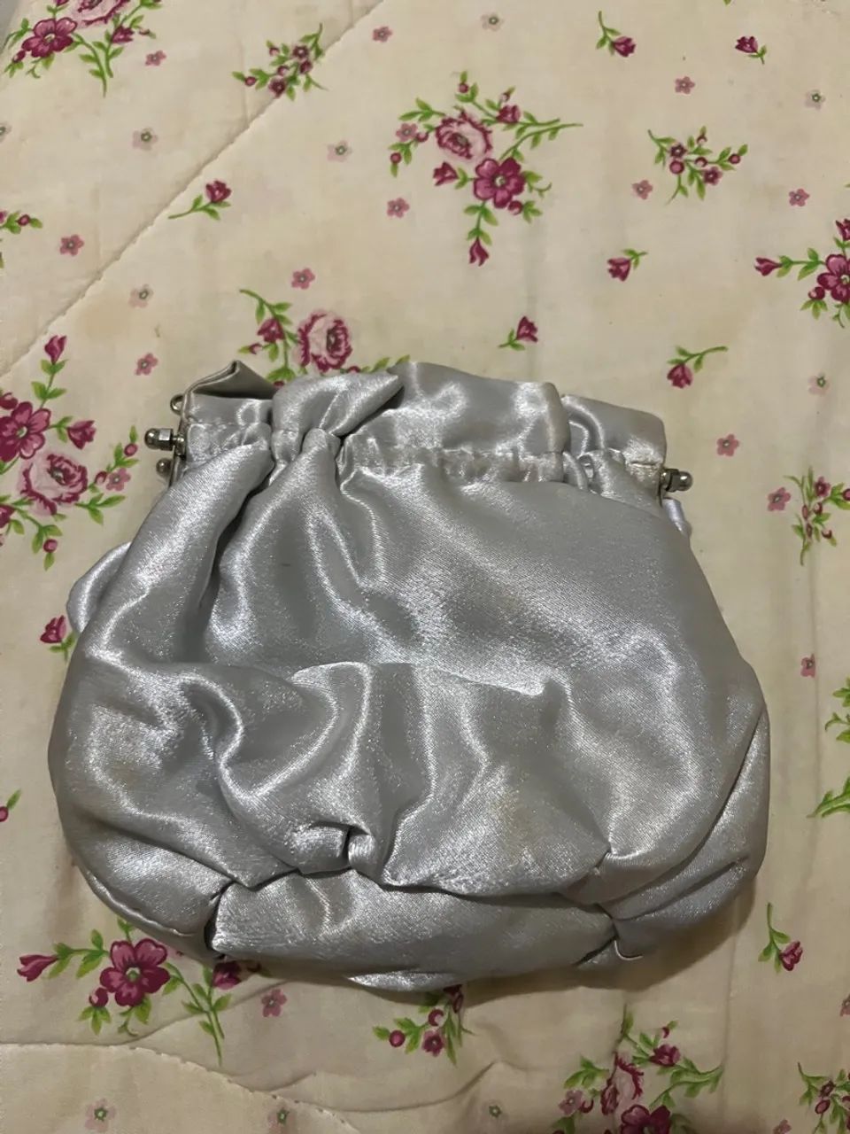 Bolsa de mão prata em formato de flor - Foto 2