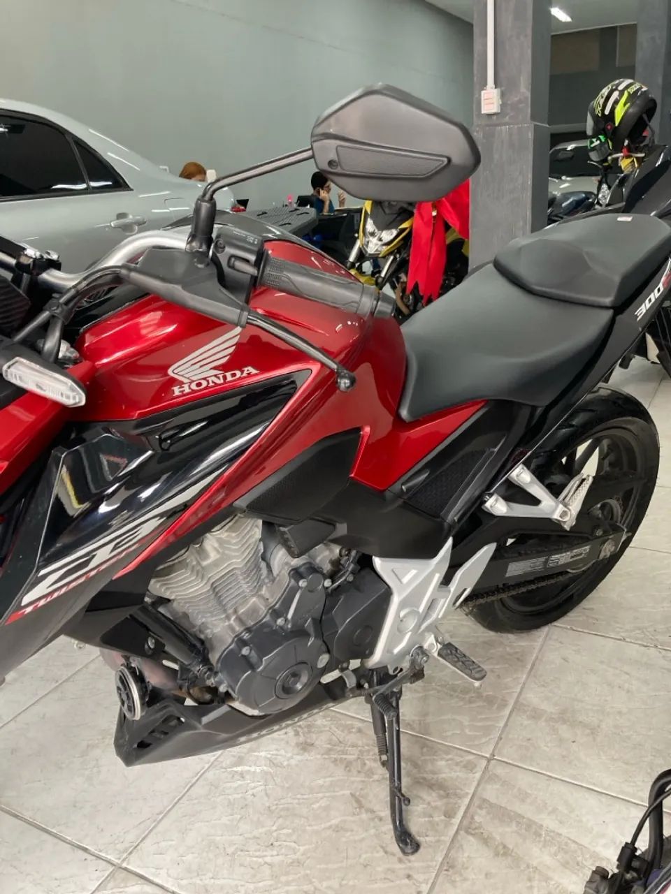 IMPERDÍVEL! CB300F TWISTER COM BAIXO KM - Foto 3