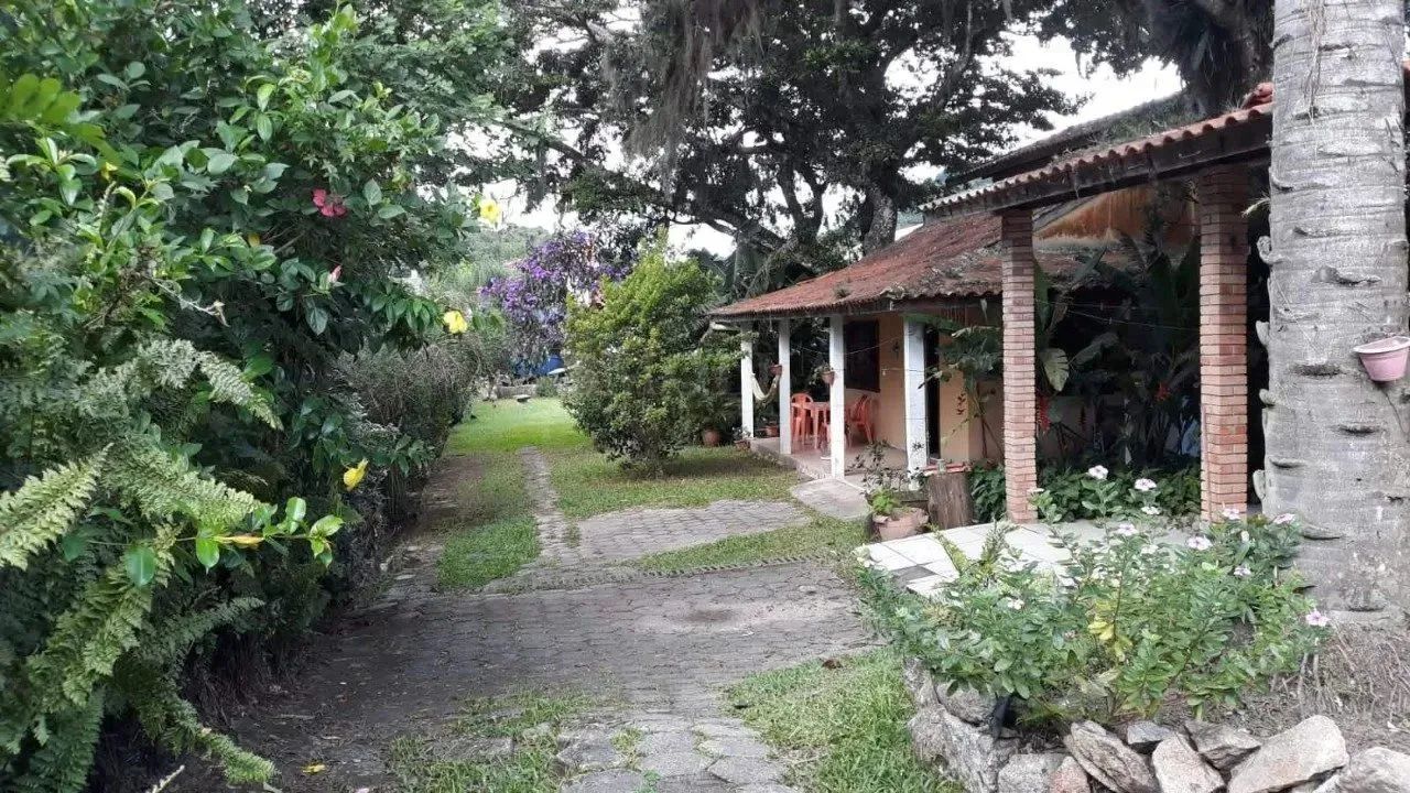 Pousada com 11 quartos em frente da praia Sambaqui - Foto 4