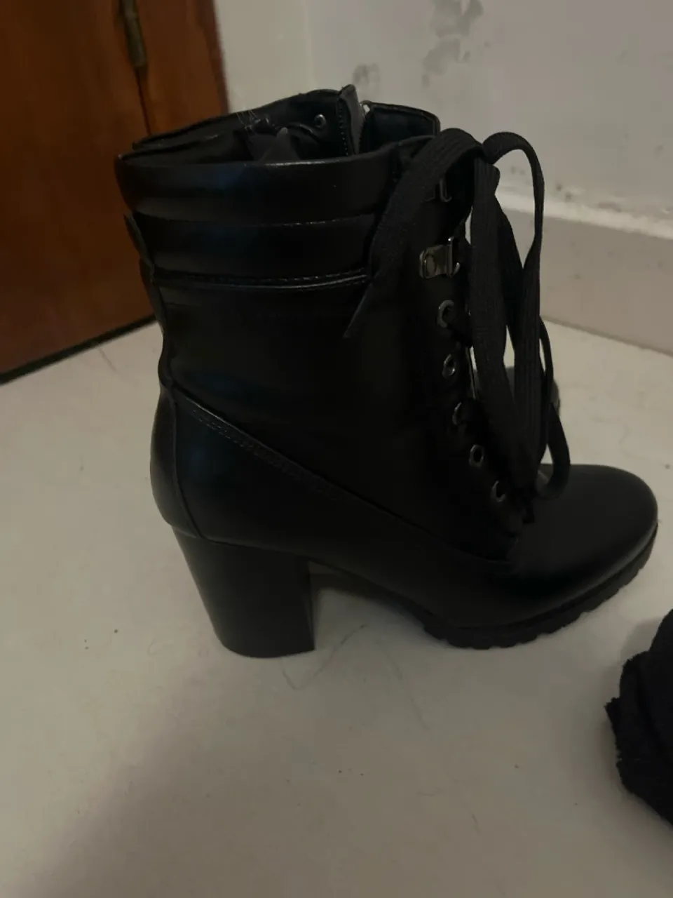 Bota Feminina Preta com Salto