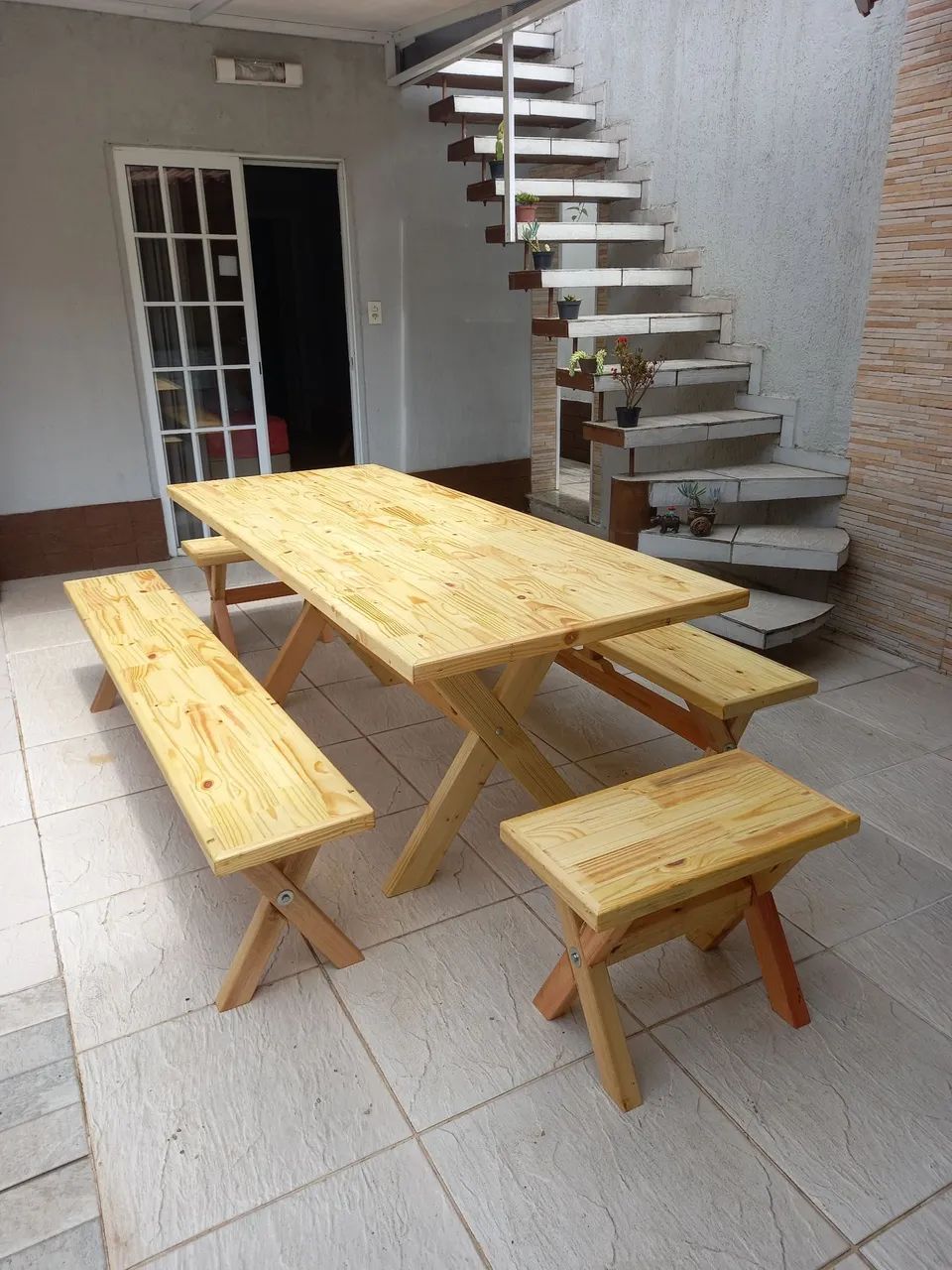 Conjunto de mesa de madeira ( 4 Bancos ) 