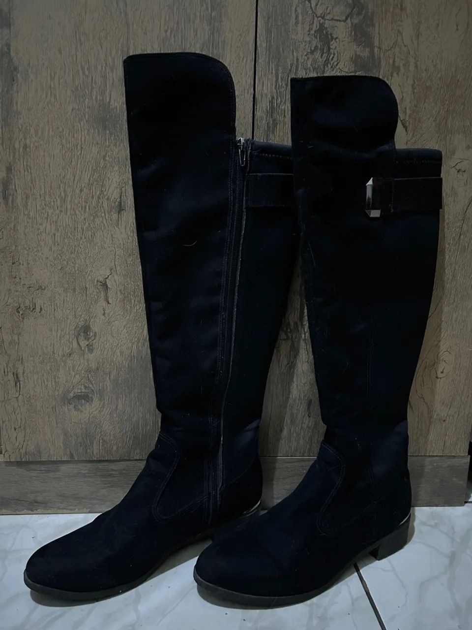 Bota de cano alto preta, tamanho 38