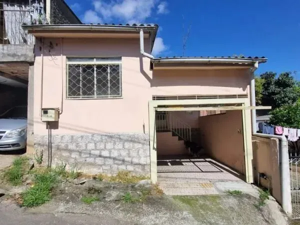 Casa em Porto Alegre, no bairro Vila Nova, com 2 dormitório(s), e 2 banheiros, à venda.
