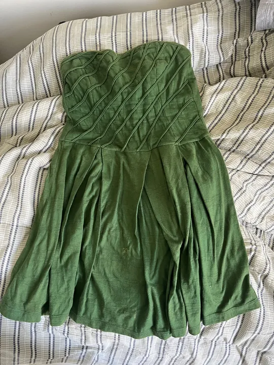 vestido curto verde escuro