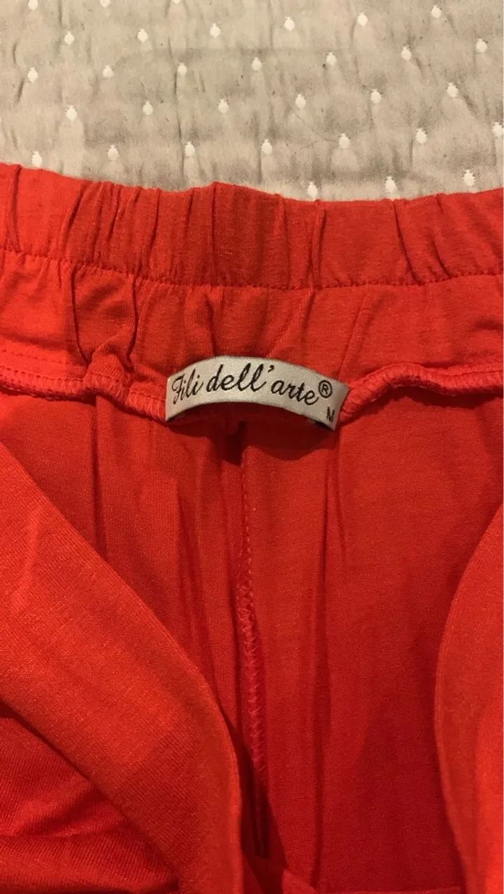 Calça Pantacourt de tecido leve e confortável