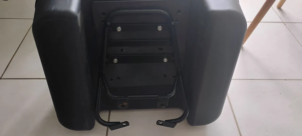 vendo separado também! Bau 80 Litros + Suporte para Baú cg 160