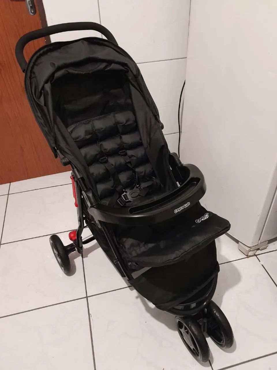 Carrinho de bebê cosco semi Novo unissex Maternidade e Cuidados