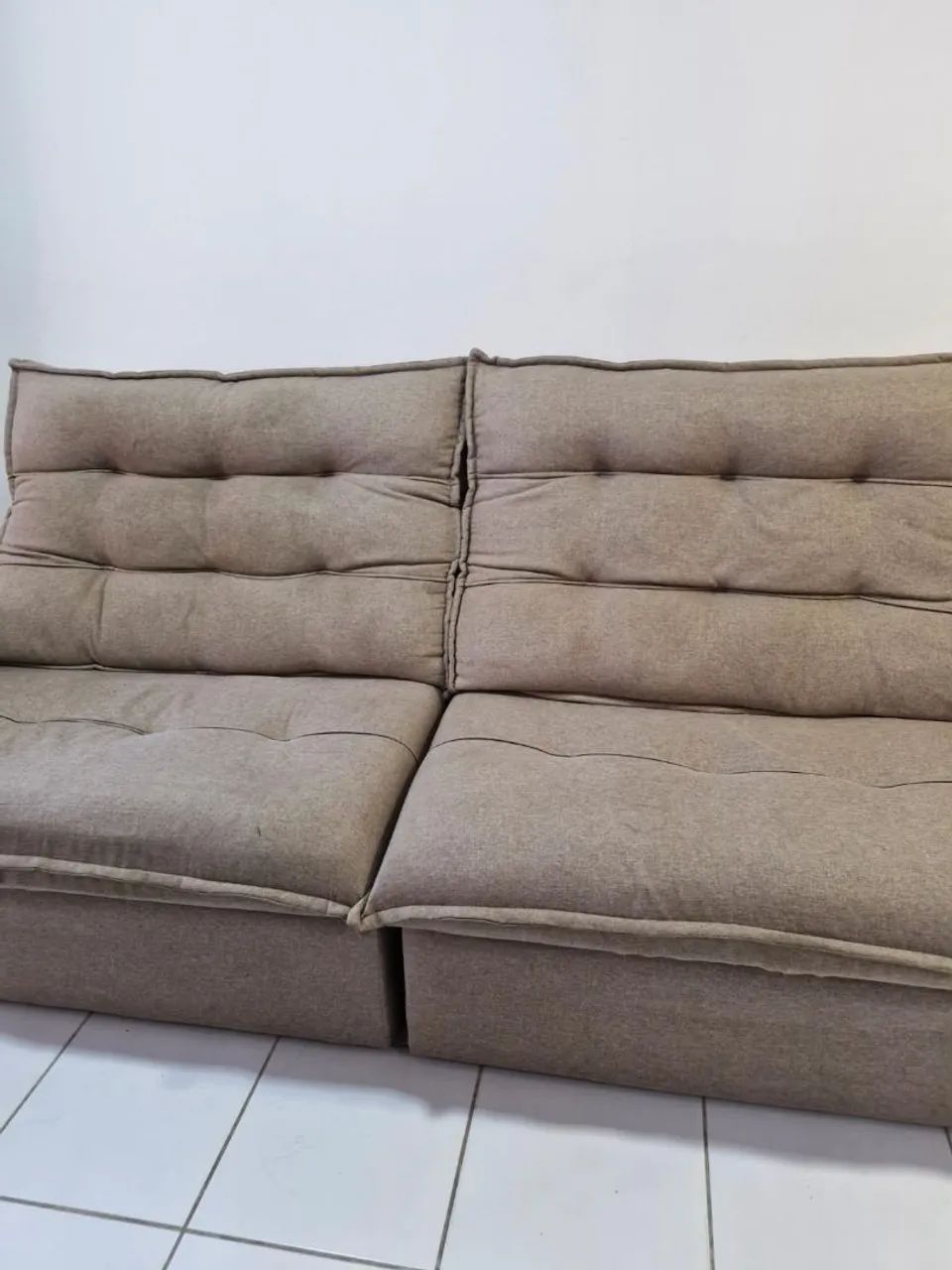 Sofá de canto confortável e moderno