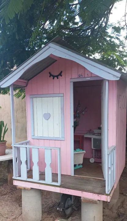 Casa de Bonecas Rosa - Brinquedos para Crianças