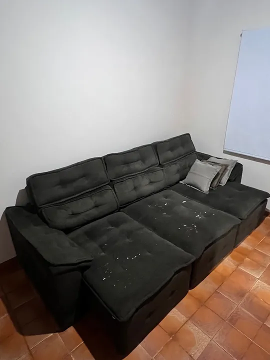 Sofá de Canto - Conforto e Estilo seminovo com marcas de uso -