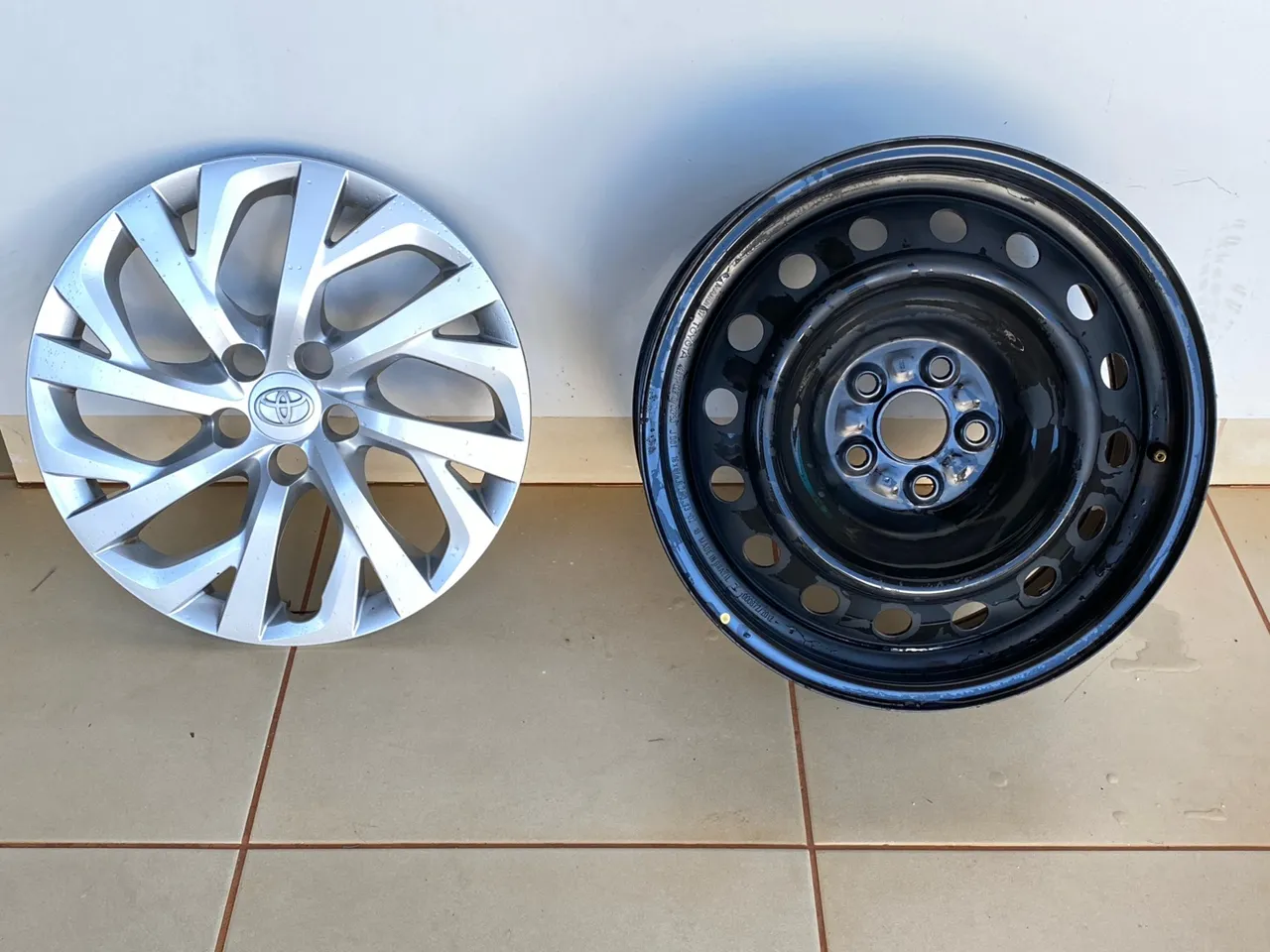 Jogo de rodas de ferro e calotas originais Toyota Corolla 2018 GLi