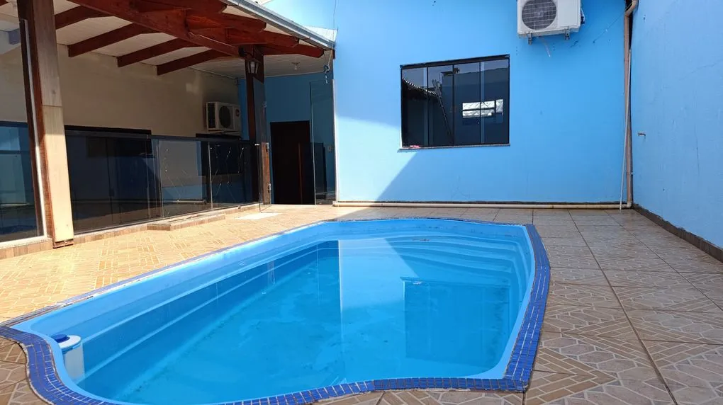 Casa com 2 Quarto(s) e 2 banheiro(s) para Alugar, 100 m² por R$ 3780 / Mês