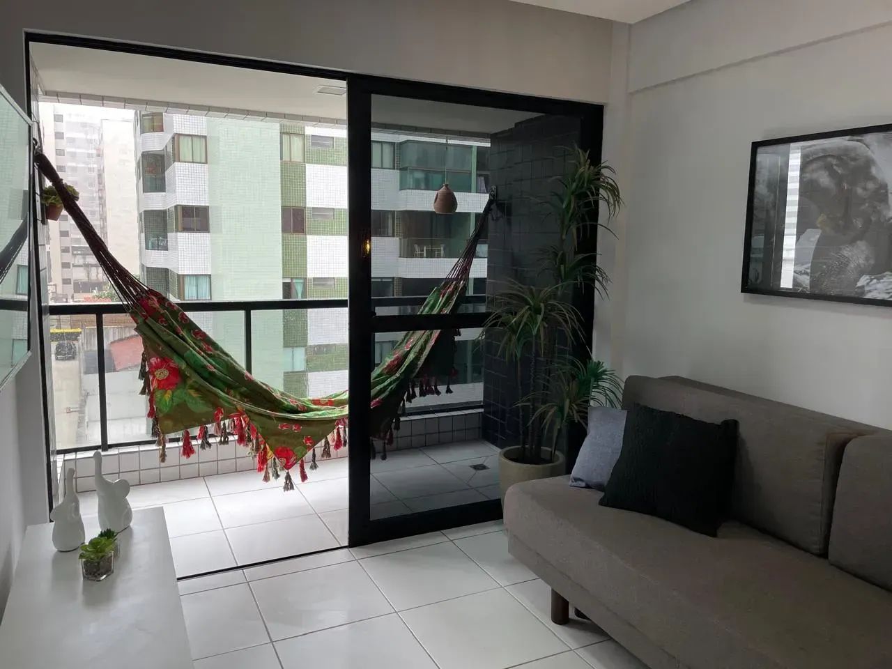 Quarto e sala com varanda na Ponta Verde - Foto 3