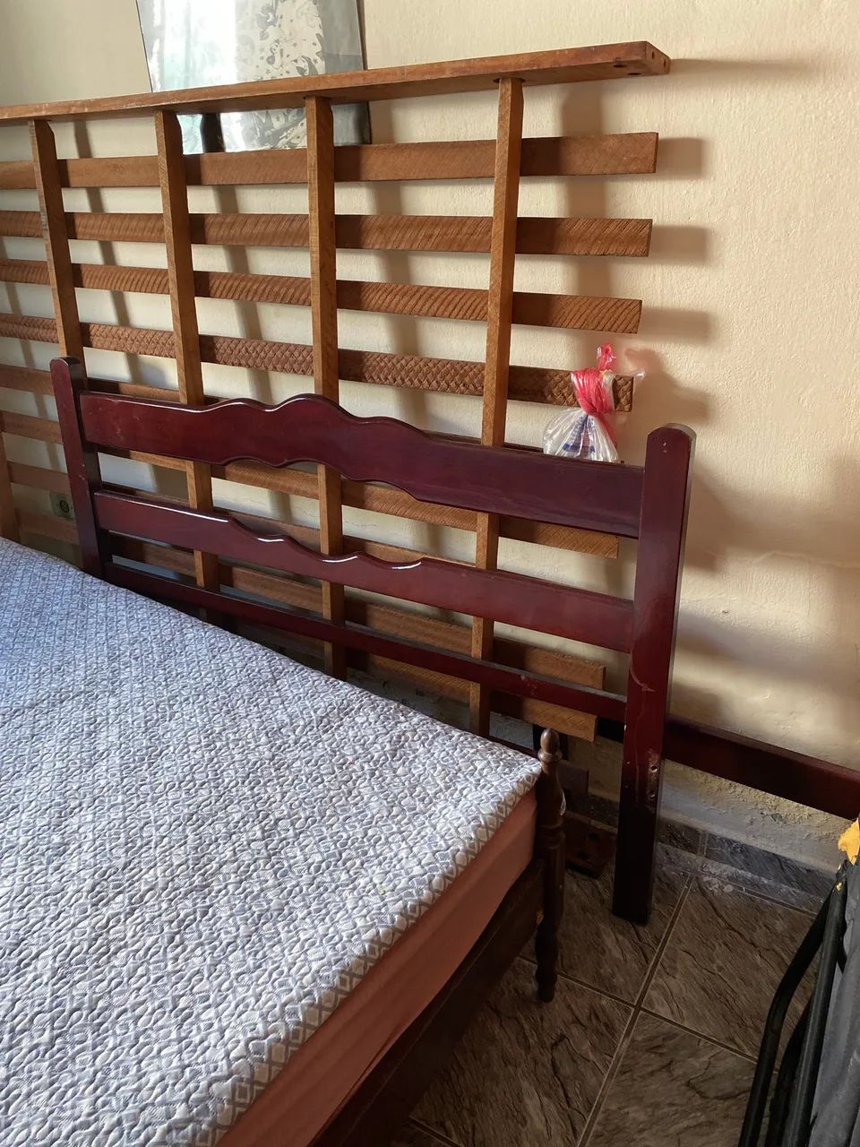 Cama de madeira casal. - Foto 2