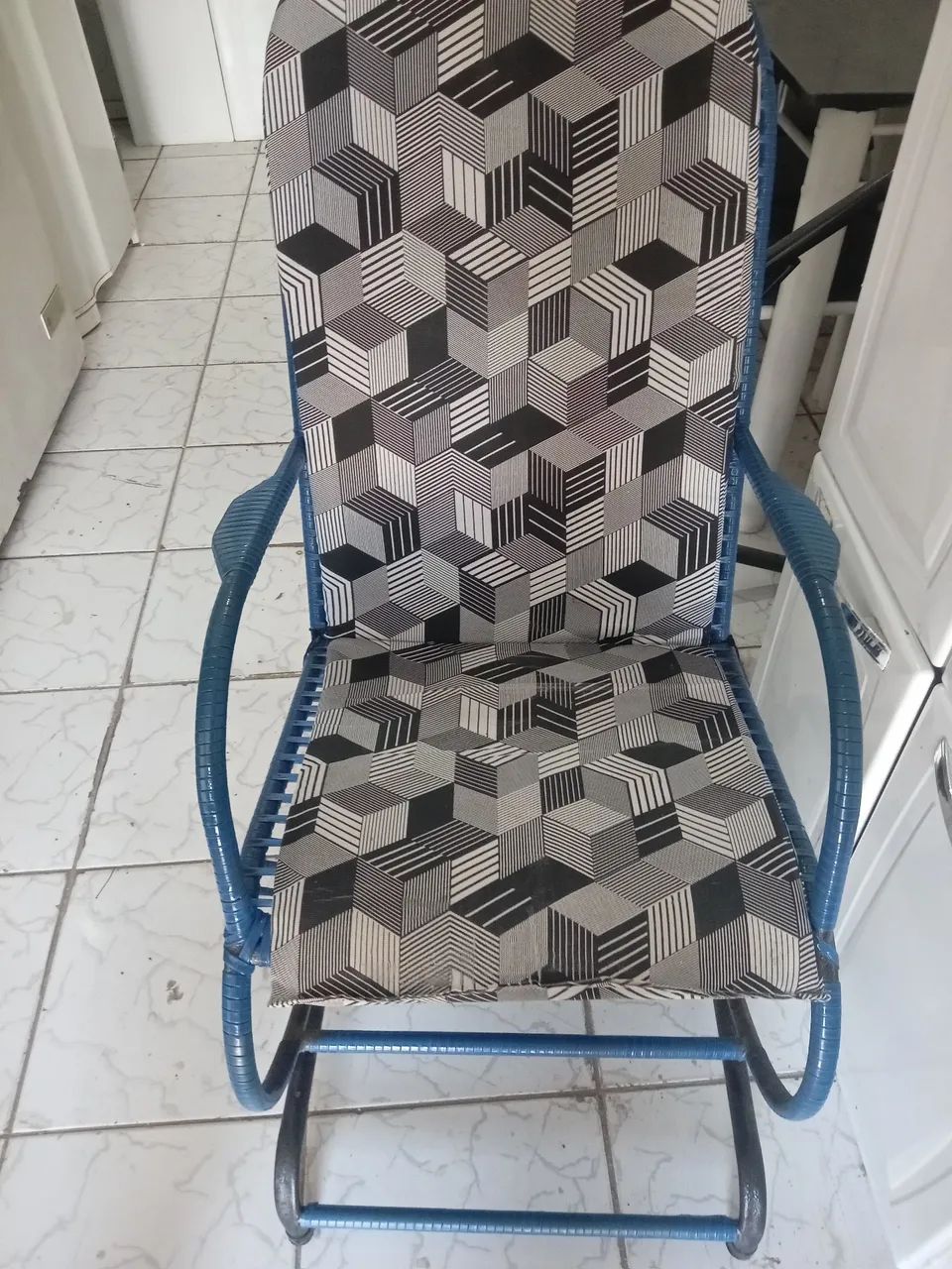 VENDO UMA CADEIRA DE BALANCO 