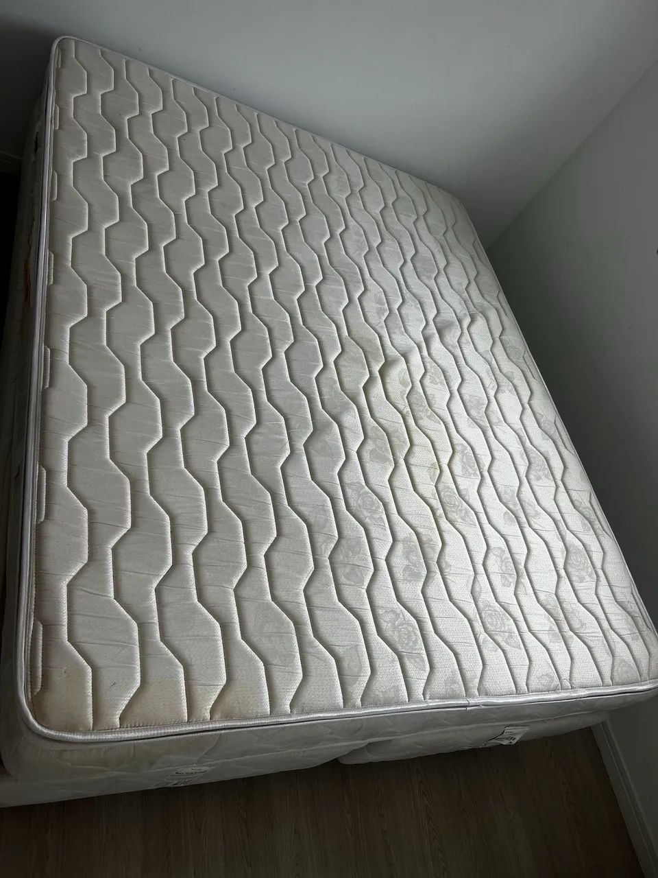 CAMA BOX CASAL USADA EM ÓTIMO ESTADO 