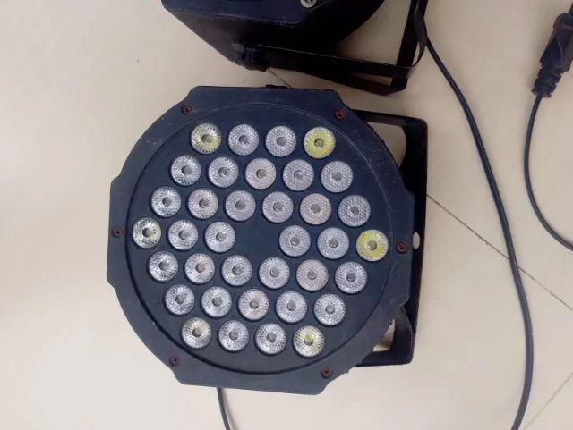 Canhão Par Led 36 Leds 3w Rgb Refletor Dmx 127/220v USADO - Foto 3