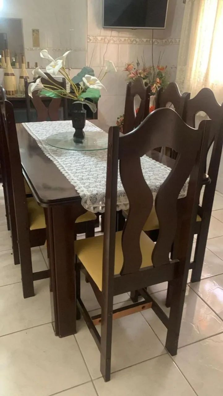 Mesa de Jantar com 8 cadeiras