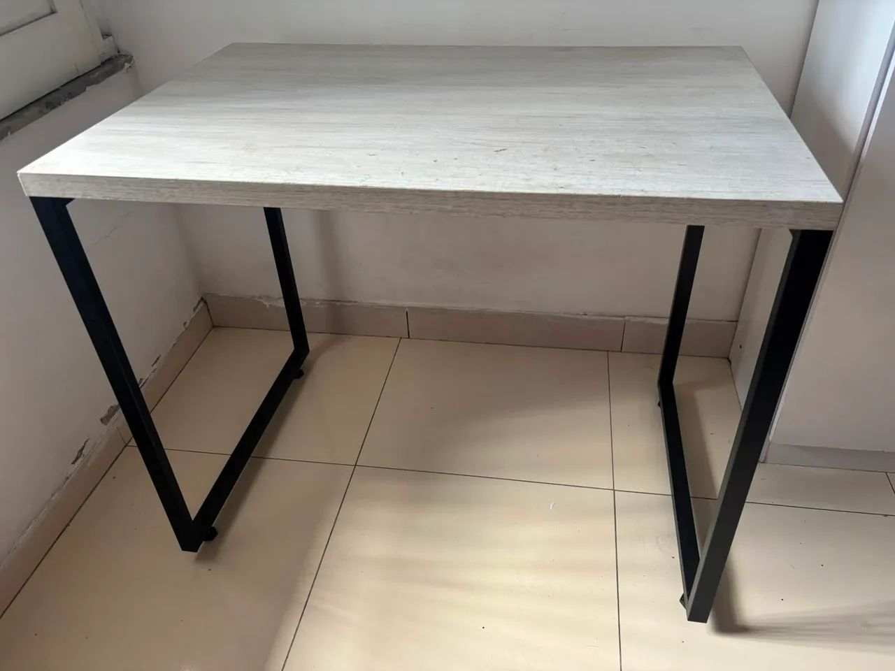 Escrivaninha/ mesa de quarto