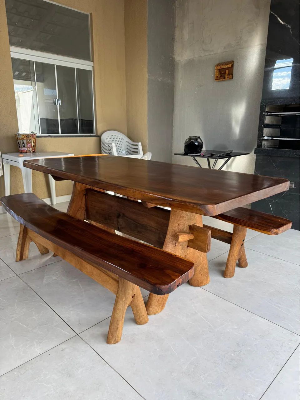 Mesa de Madeira Maciça com os bancos - Foto 3