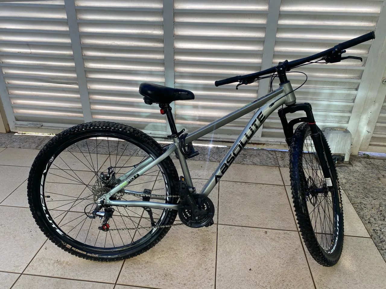Bicicleta Absolute Nero 5 aro 29 cinza - Foto 3