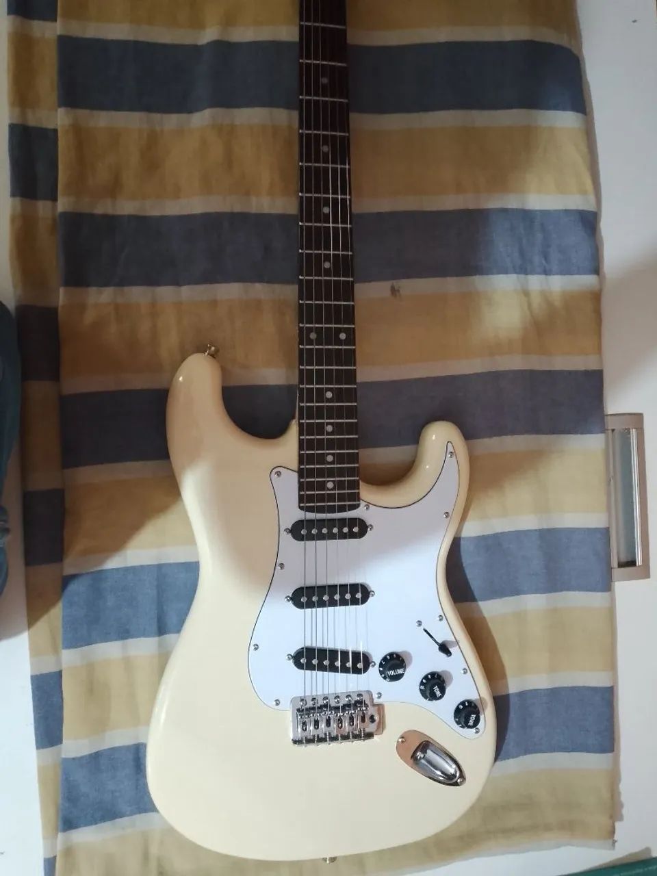 Guitarra AriaPro 2 STG-003 SPL/Vanilla White. - Foto 2