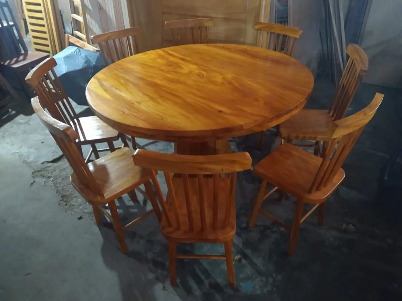 Mesa de jantar com base torneada + 6 cadeiras de madeira maciça - Foto 4