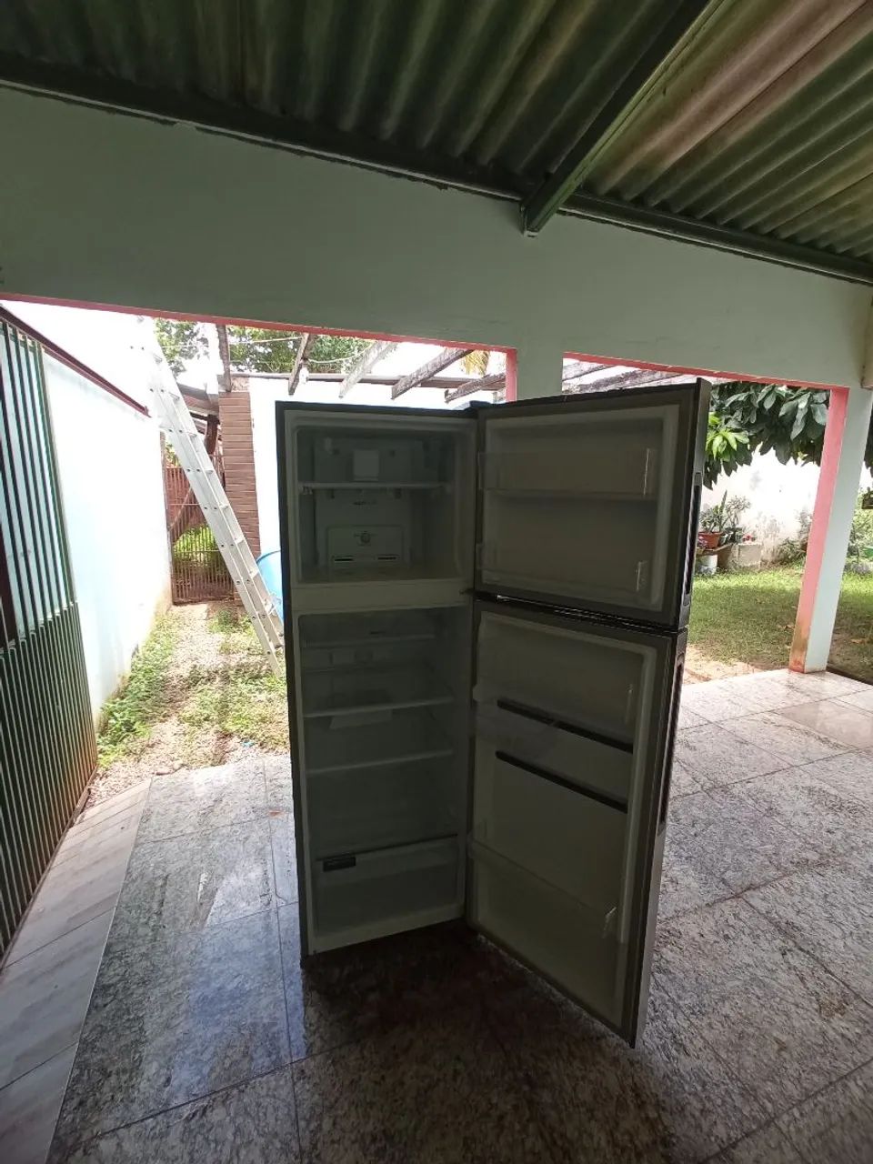 Geladeira Eletrolux  seminova  - Foto 2