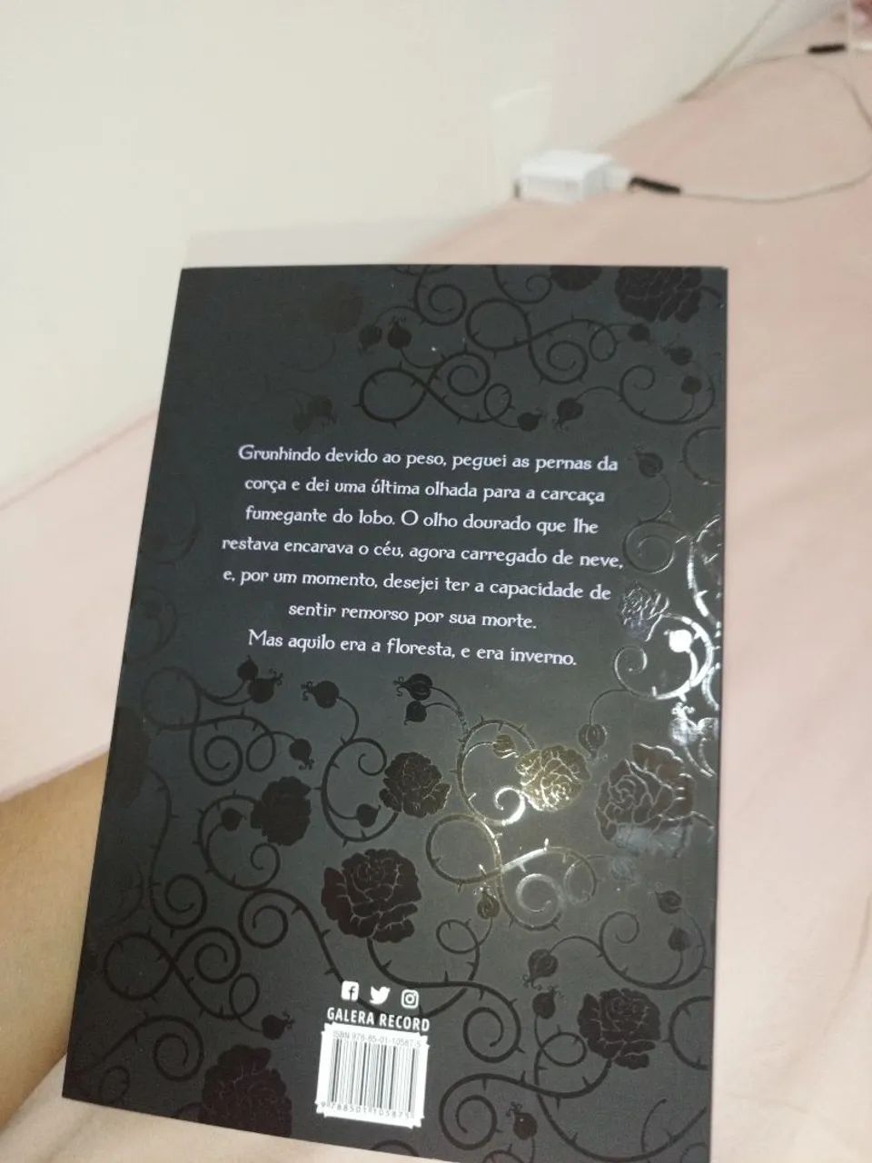 Corte de Espinhos e Rosas - Sarah J. Maas  - Foto 2