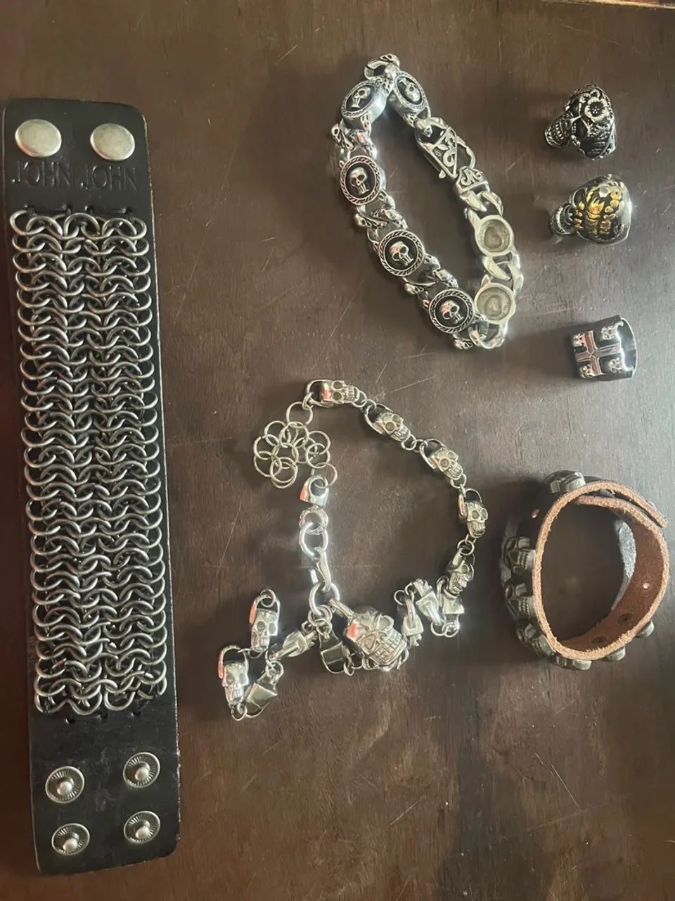 Pulseira e anéis 