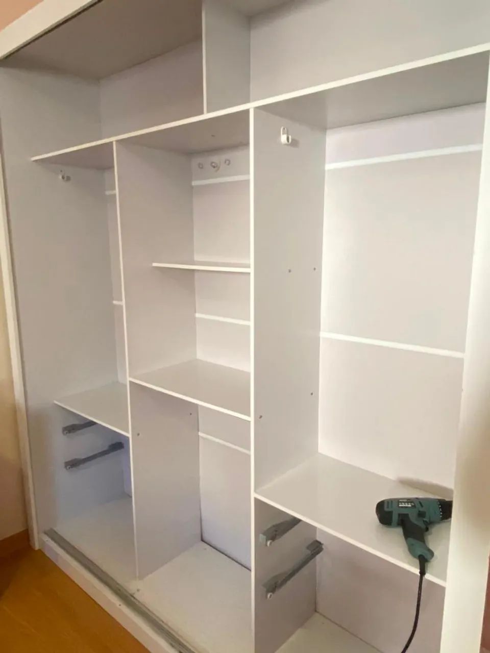 GUARDA-ROUPA 3 PORTAS COM ESPELHO  - Foto 3