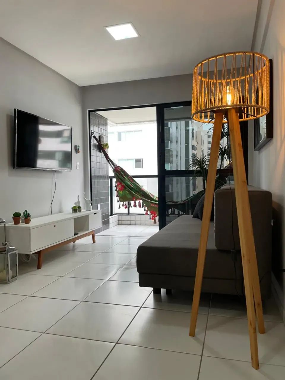 Quarto e sala com varanda na Ponta Verde - Foto 2