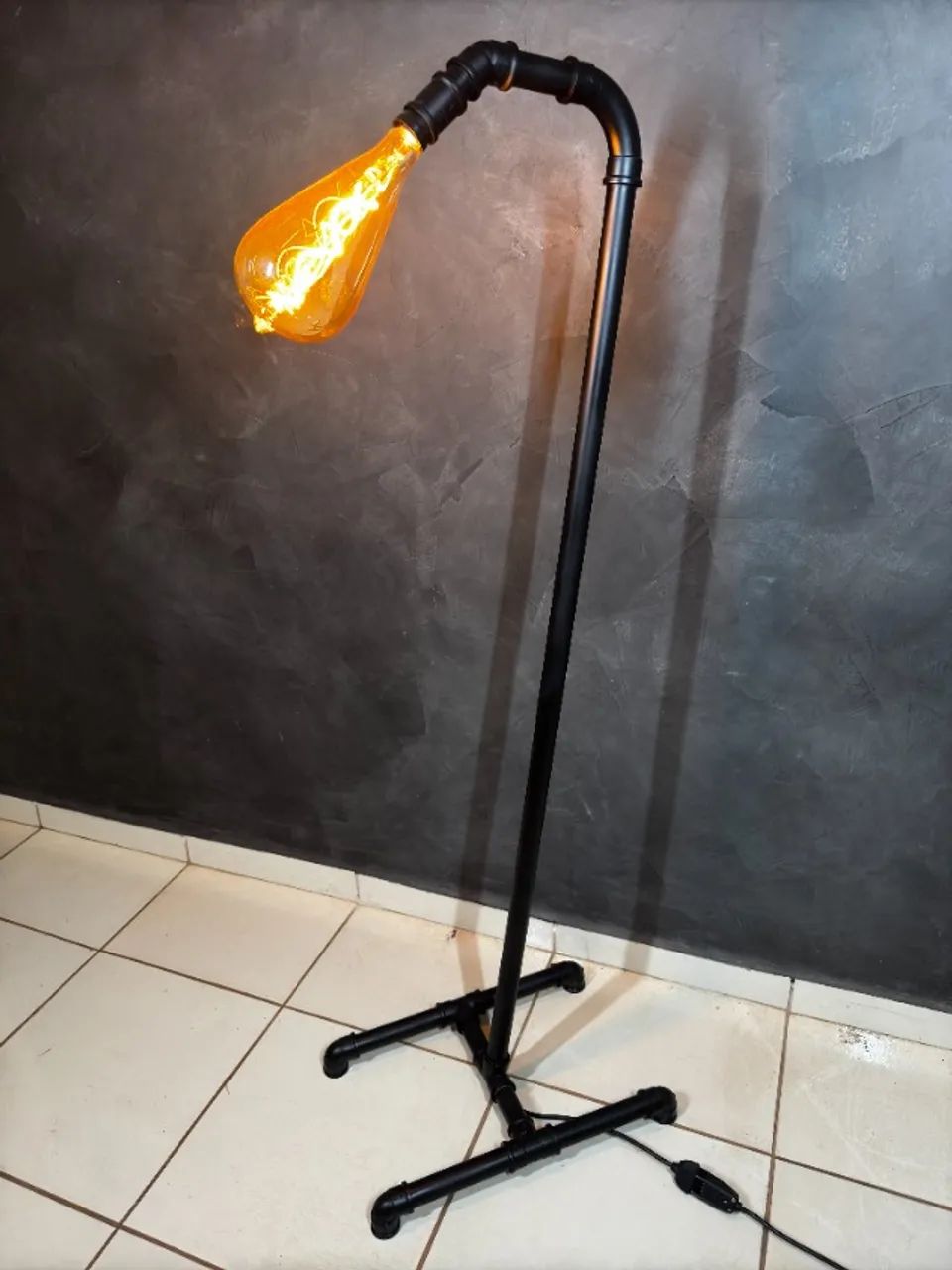 LUMINÁRIA DE CHÃO COM LÂMPADA DE LED GRANDE - Foto 4