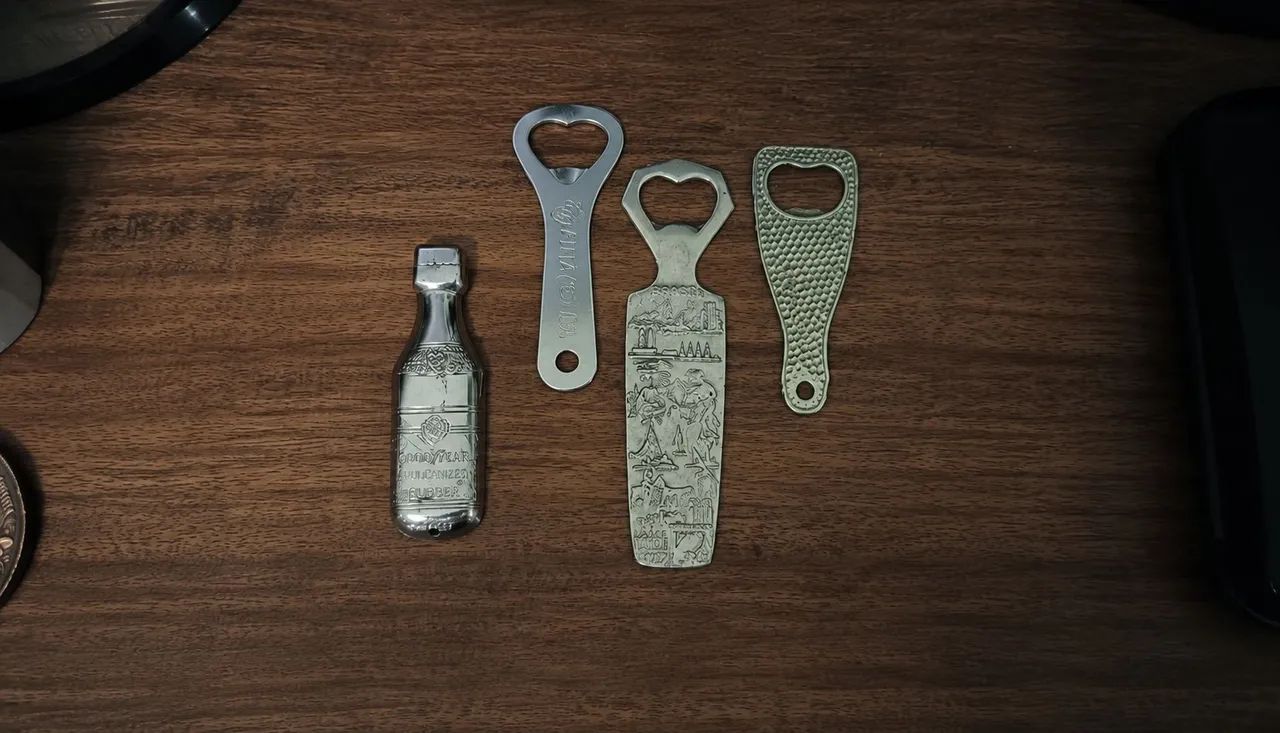 Coleção de abridores de garrafa vintage