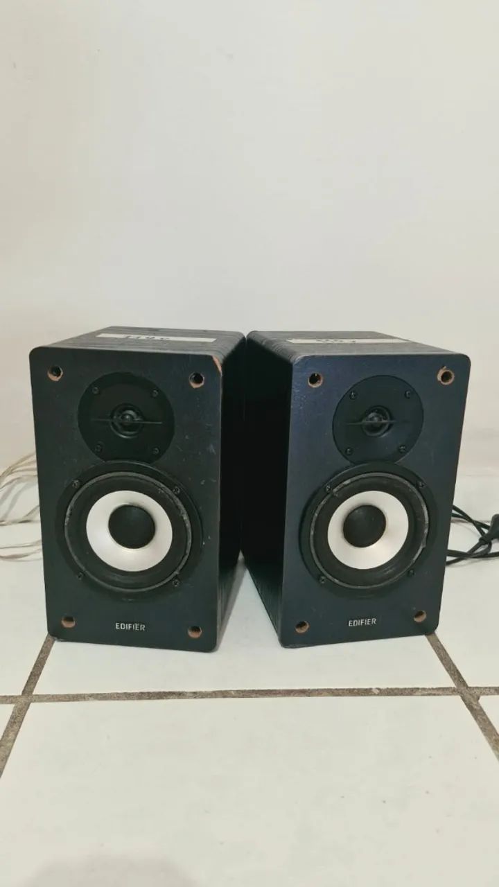 Vendo Par de Monitores de Áudio de Estúdio Edifier