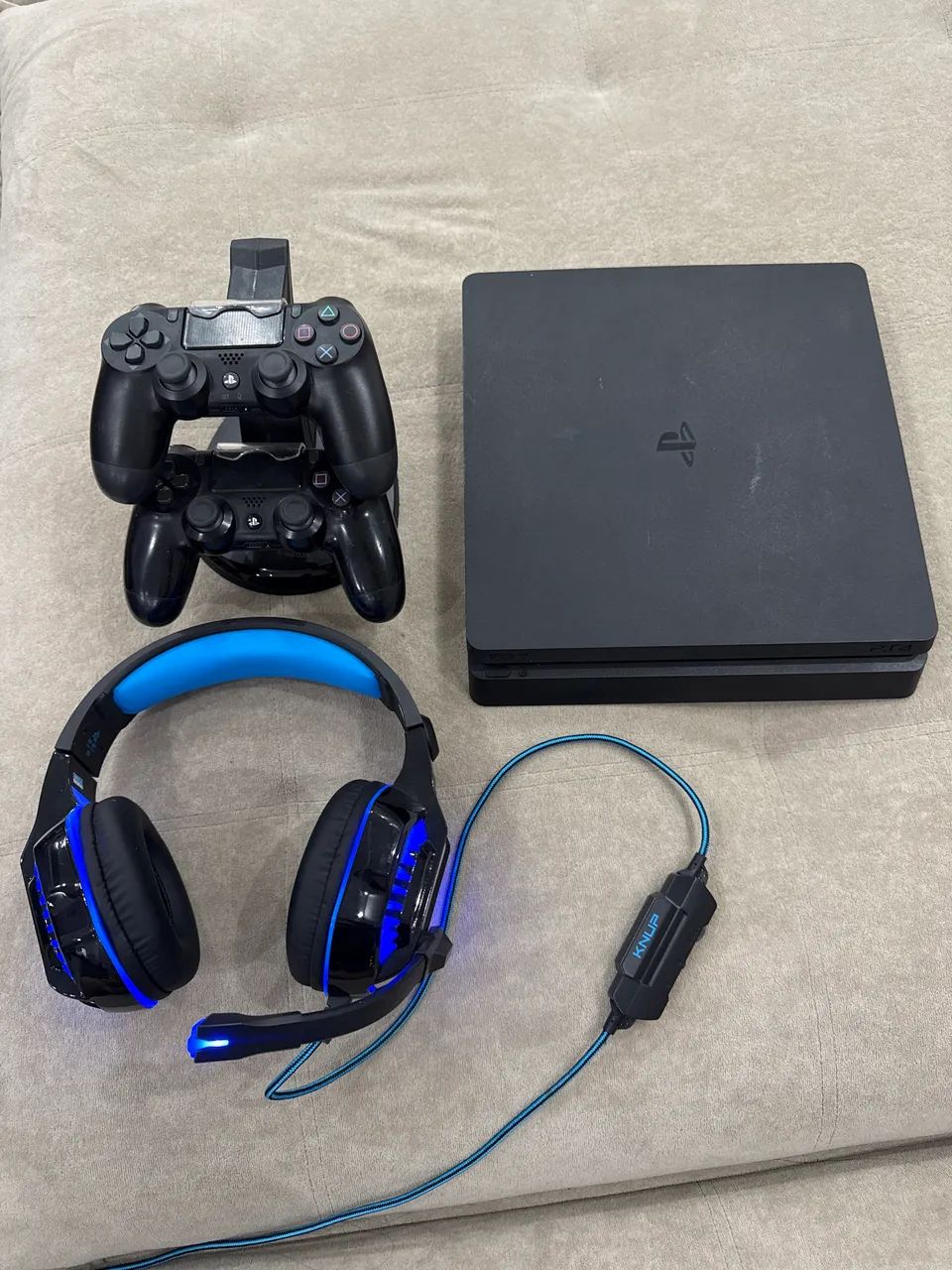 PS4 Slim 