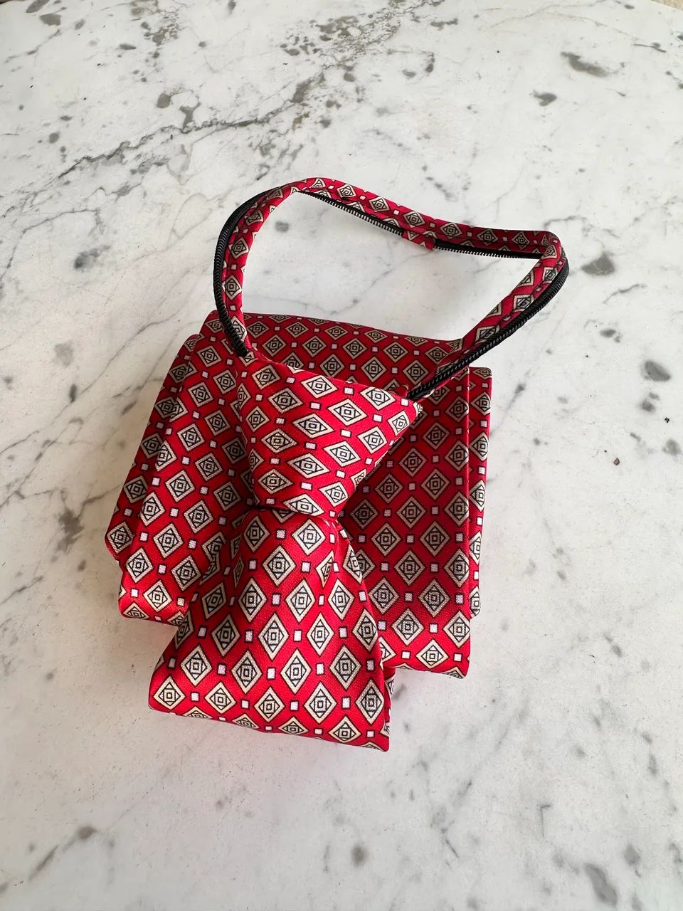 Gravatas de zíper vermelha estampada
