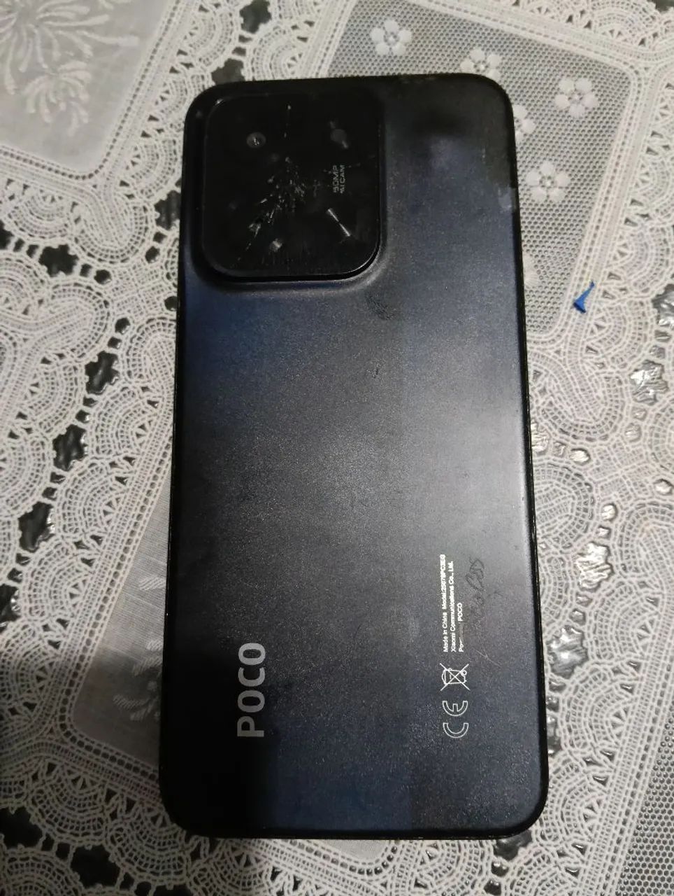 Um celular poco c85 tá com um pequeno trinco no visor da câmera e também está com problema - Foto 2